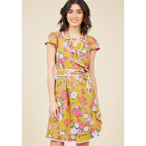 Modcloth Dresses & Skirts - ModCloth Retro Daytime Dapper Mustard Yellow Floral Wrap Dress